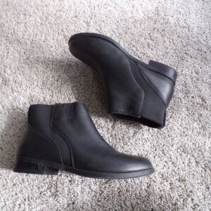 Vionic black ankle boots 6